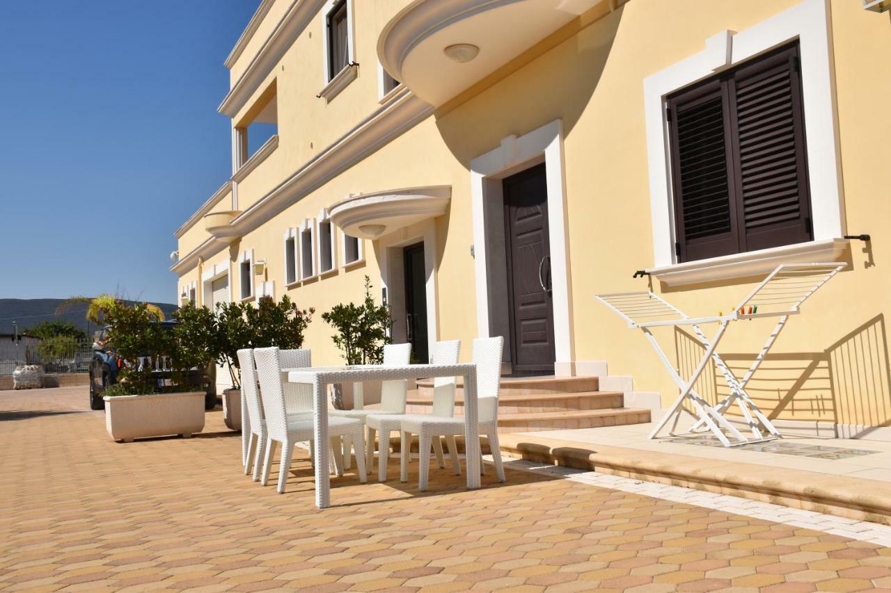 Appartamenti In Villa Alessia Monopoli Exterior photo